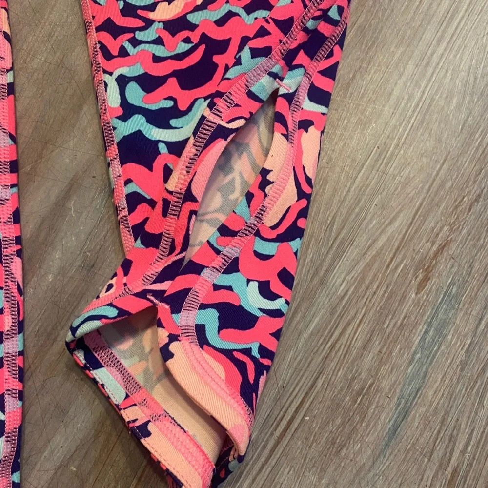 Lilly Pulitzer Luxletic Weekender Capri - Picture 5 of 6